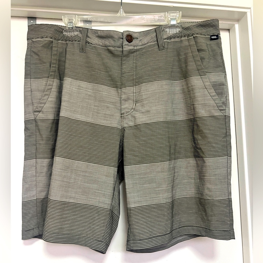 VANS striped men’s shorts - size 38 - olive green